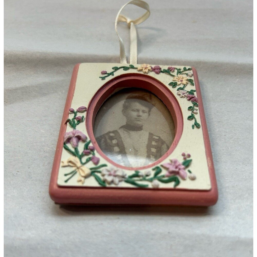 Vintage Floral Pink and Cream Picture Frame Made in Taiwan